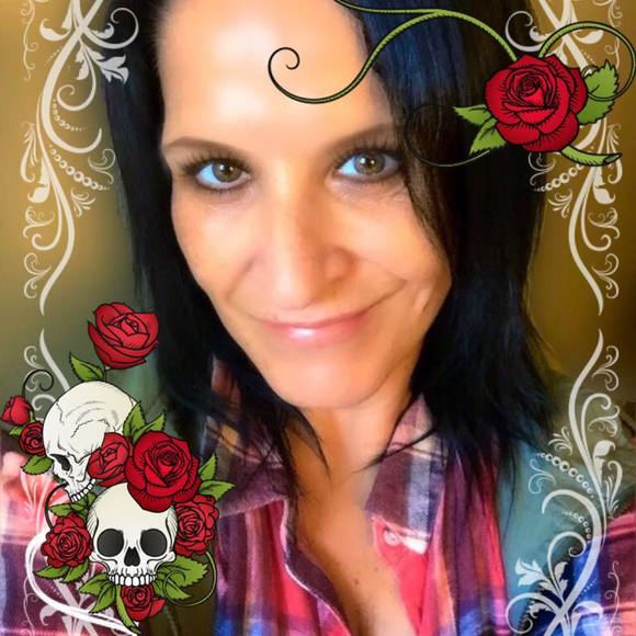 Meet your Posher, Janette (Janette's Closet) - Picture 1 of 1